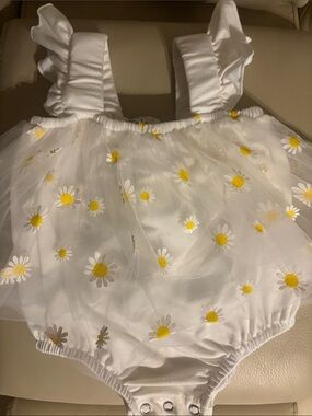 White Daisy Ruffle Baby One-Piece Bodysuit